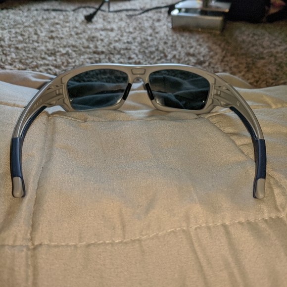 Authentic Men's Oakley Sunglasses 🕶️ - Picture 4 of 12
